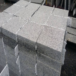 6 cm starke Granit-Pflasterplatten Griys hellgrau