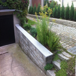 3 cm starke Granit Mauerabdeckplatten Alvaro anthrazit