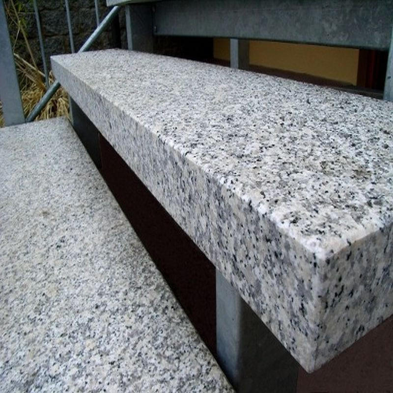 8 x 40 cm Granit Trittstufen Griys hellgrau