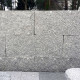 50 x 50 cm Granit-Mauersteine Griys hellgrau, mit 4 gesägten Flächen 50 cm hoch