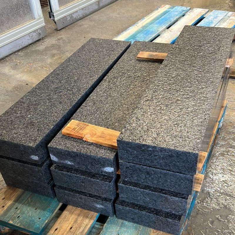 15 x 40 cm Granit Blockstufen Pedro Black schwarz 120 cm lang