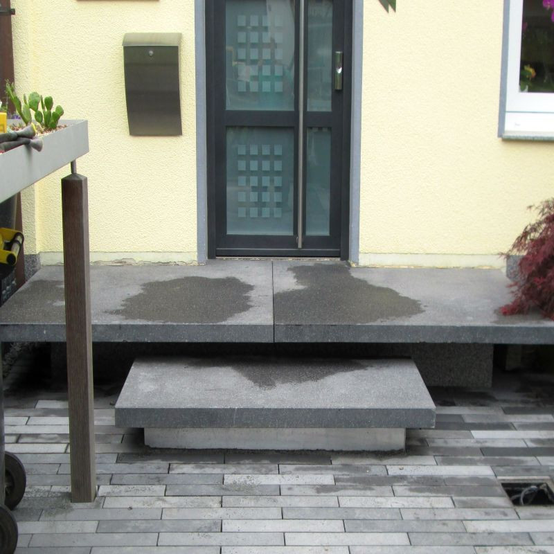 6 cm starke Granit-Podestplatte Pedro Black schwarz 100 x 100 cm