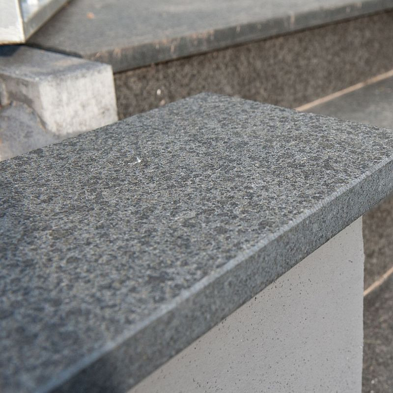 3 cm starke Granit Mauerabdeckplatten Pedro Black schwarz