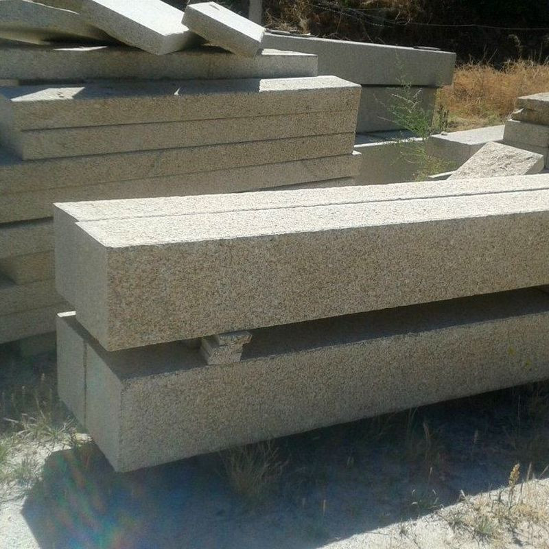 30 x 30 cm Granitpfosten Tiago gelb 150 cm lang
